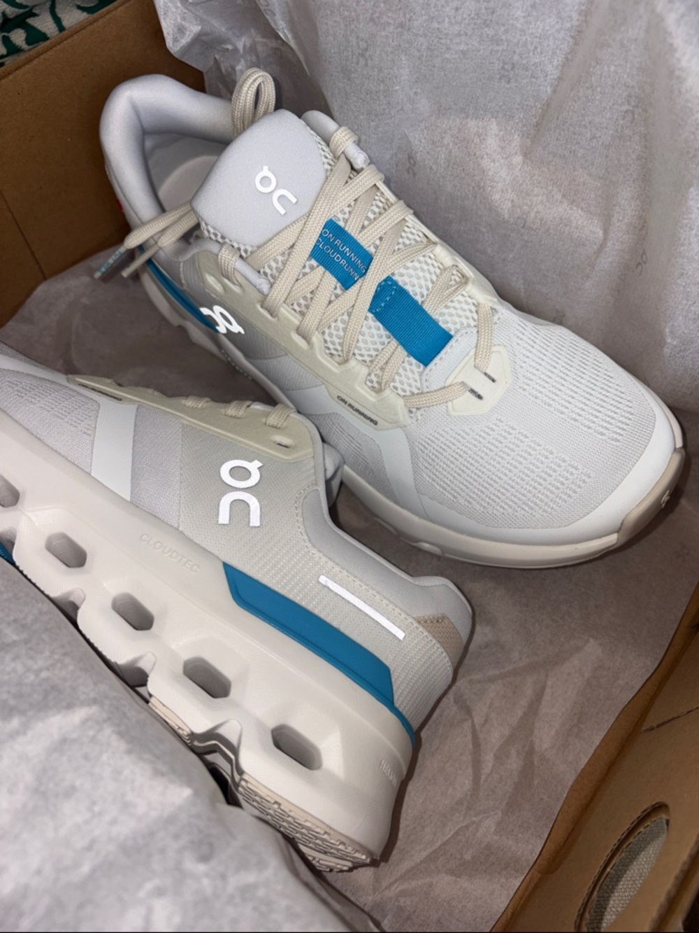 NWT-On cloud cloudrunner 2 White sz8.5 - Picture 3 of 5